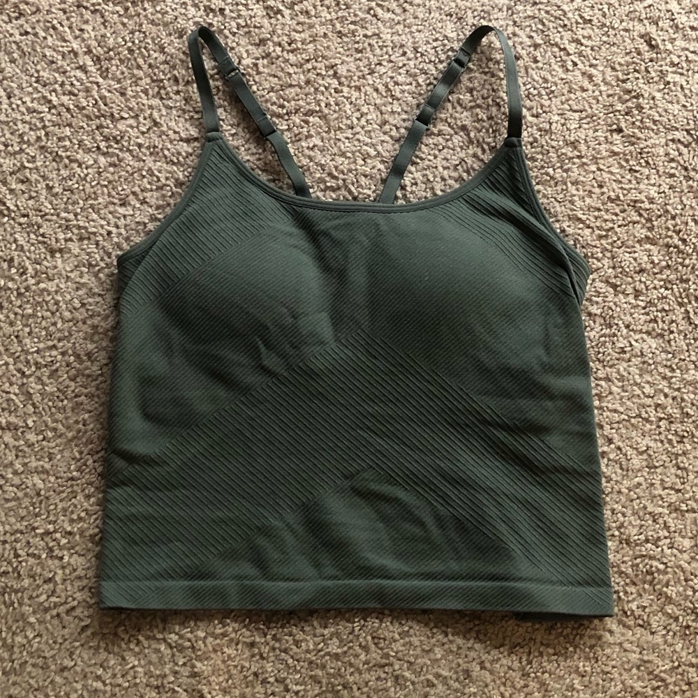 Slightly cropped sport tank top small
